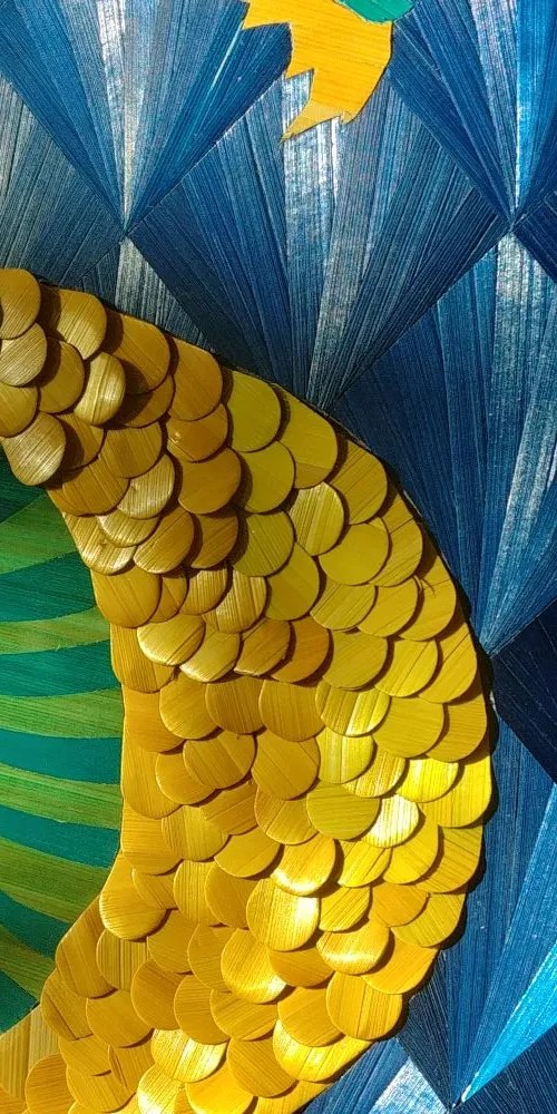 zoom sur une œuvre d'art représentant les écailles du dragon