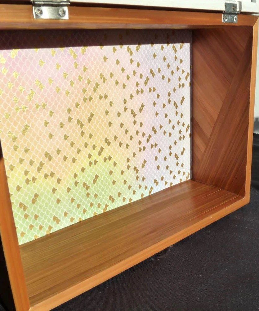 Boite de rangement avec quatre côtés en marqueterie de paille