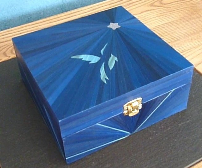 Boîte a thé ou à chocolat bleu roi colibri - marqueterie de paille - pièce unique