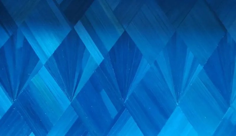 Magnifique fond de boite couleur bleu roi avec le détail du tressage des pailles