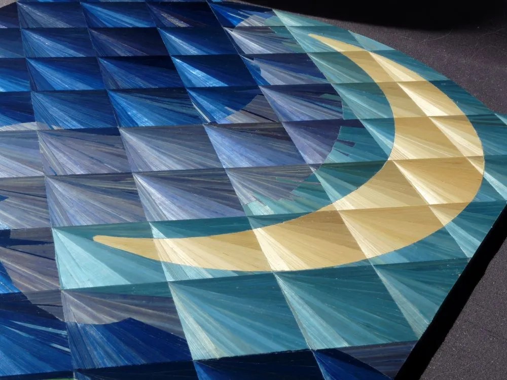 oeuvre d'art représentant la lune dans la nuit avec un dégradé de bleu