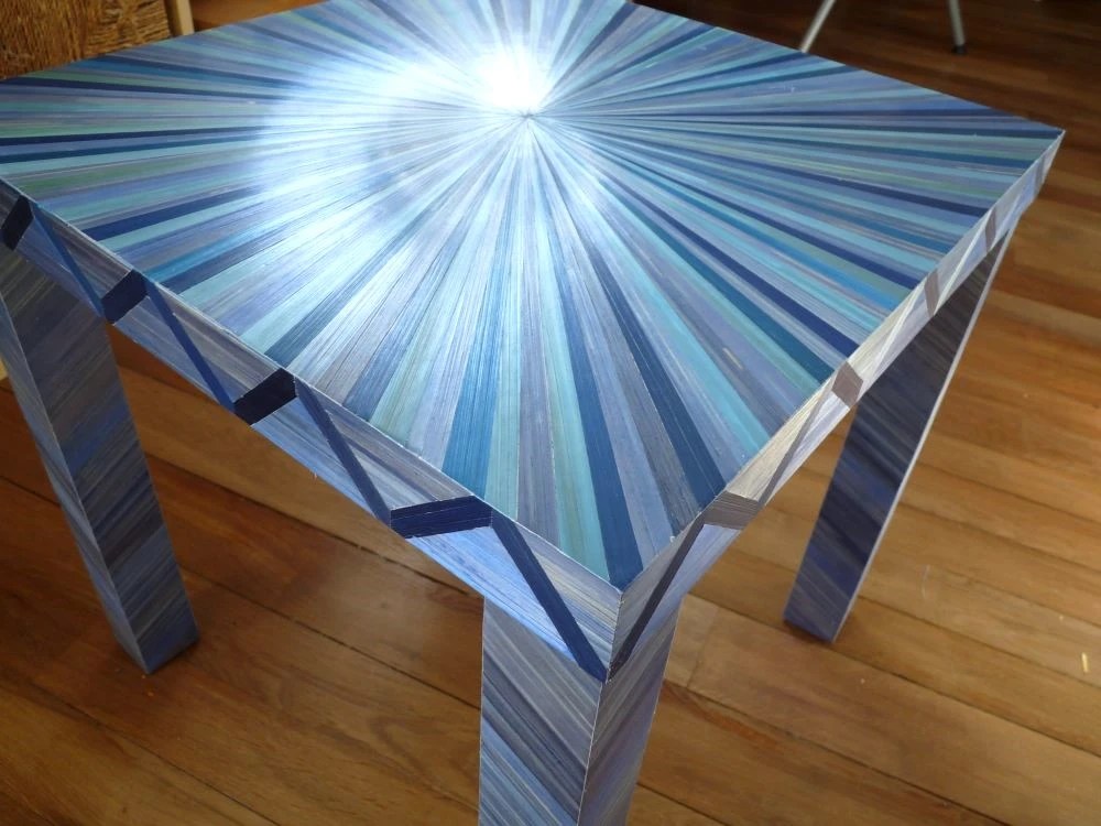 Auréole de lumière sur le dessus de la table à café - marqueteuse de lumière