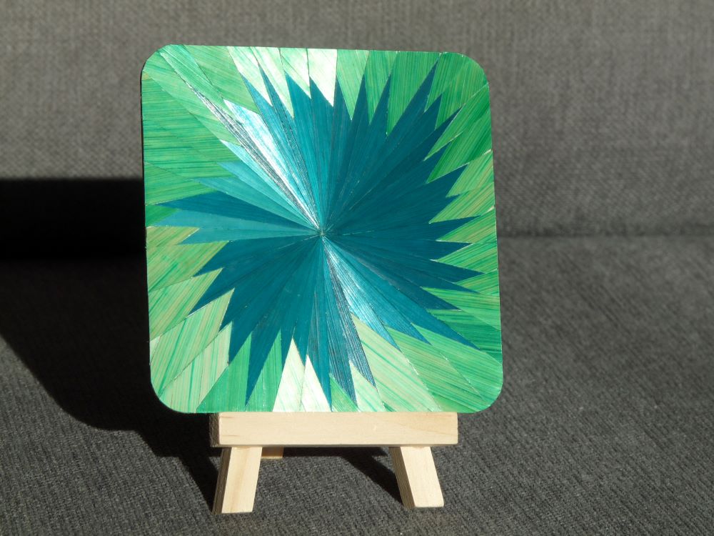 Etoile éclatée verte sur chevalet