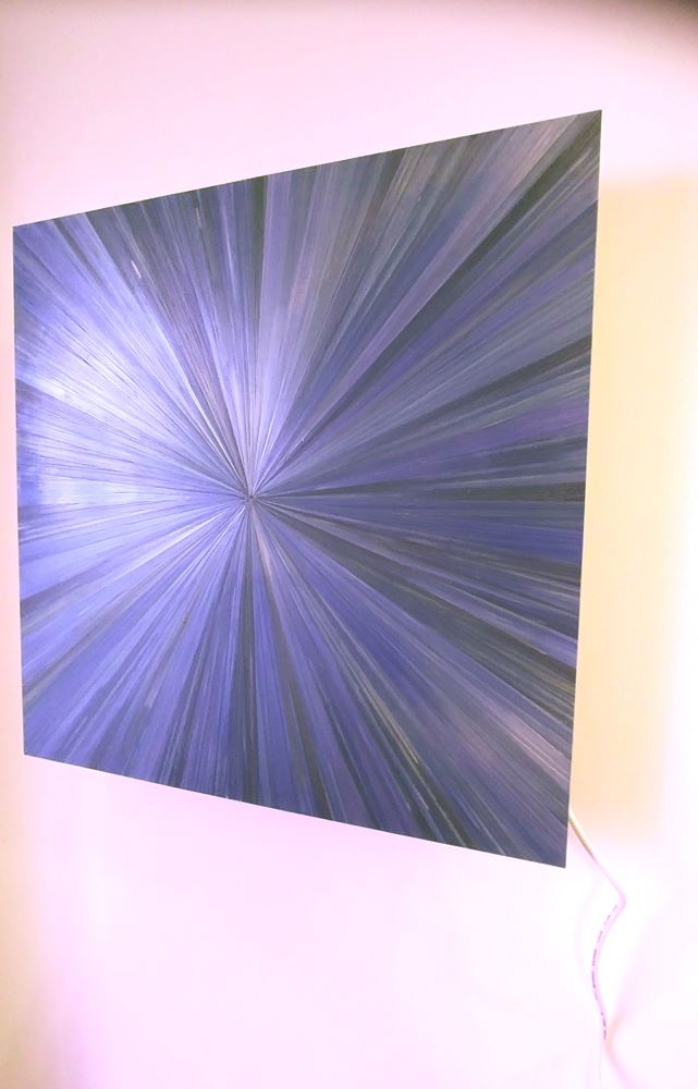 Artisanat d'art - Applique murale sur un mur- marqueterie de paille bleue.