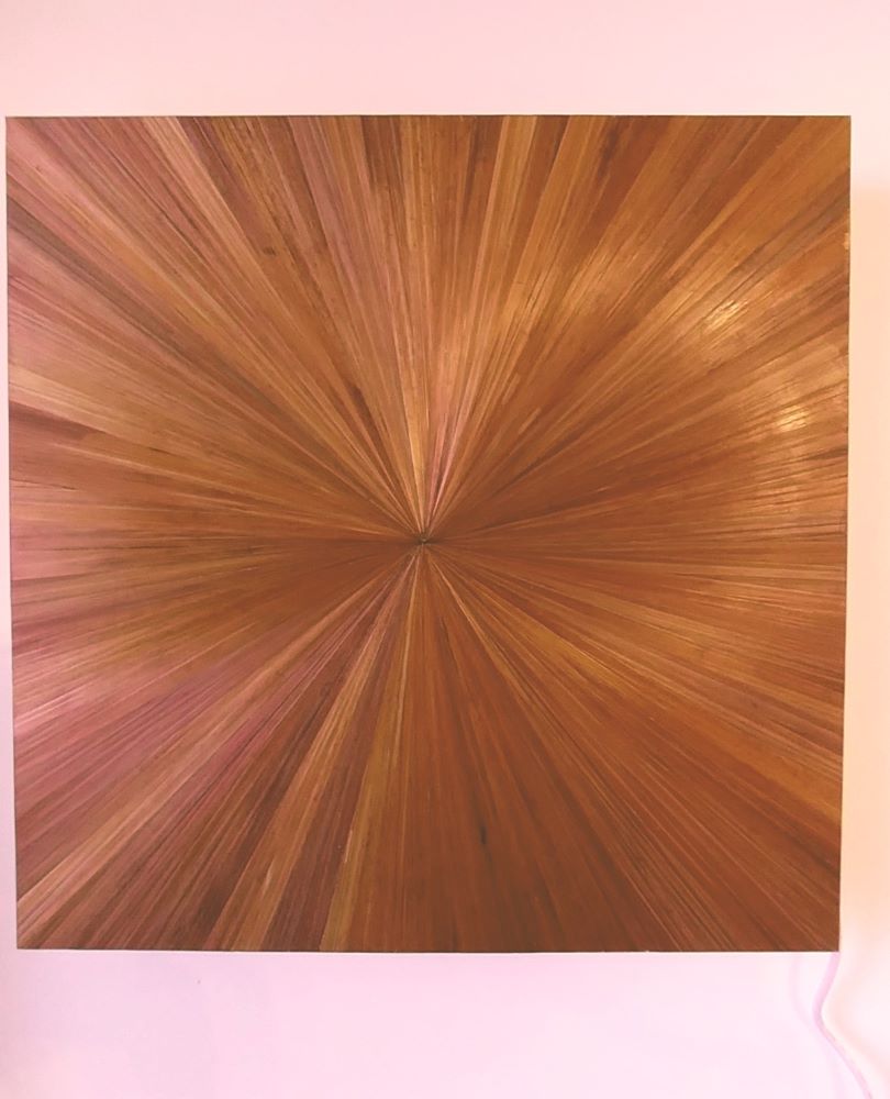 Applique murale sur le mur avec ses reflets lumineux