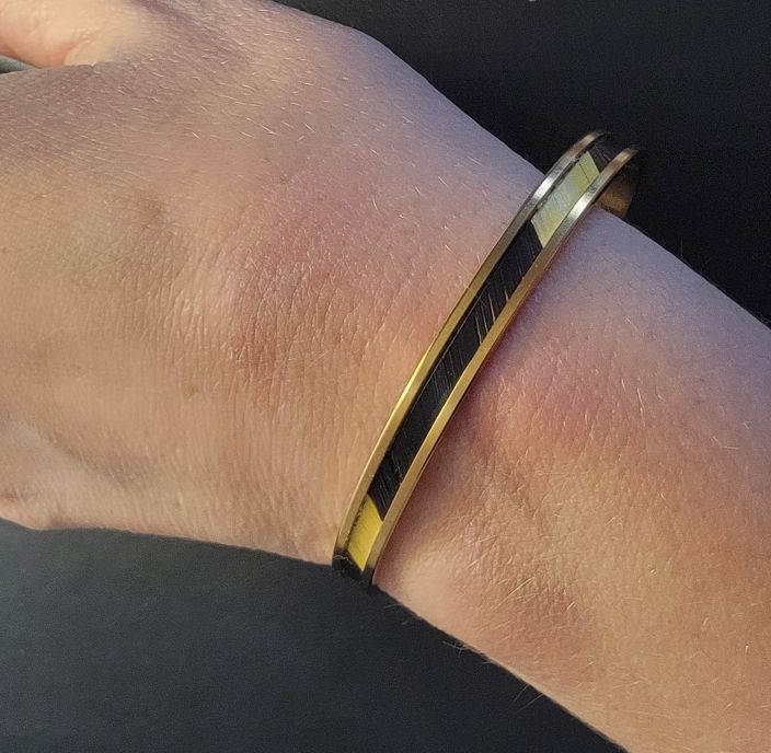 Petit bracelets couleur or et noir