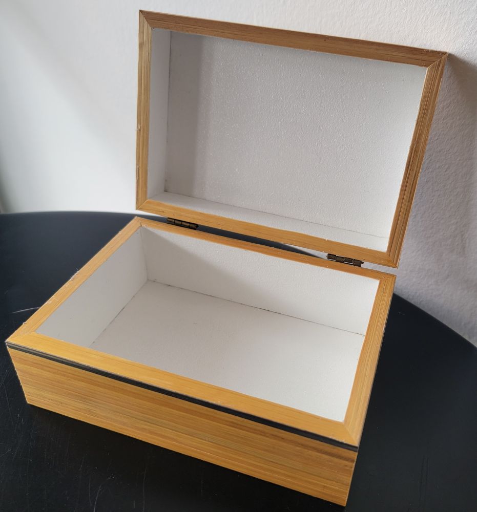 Boite graphique jaune et grise