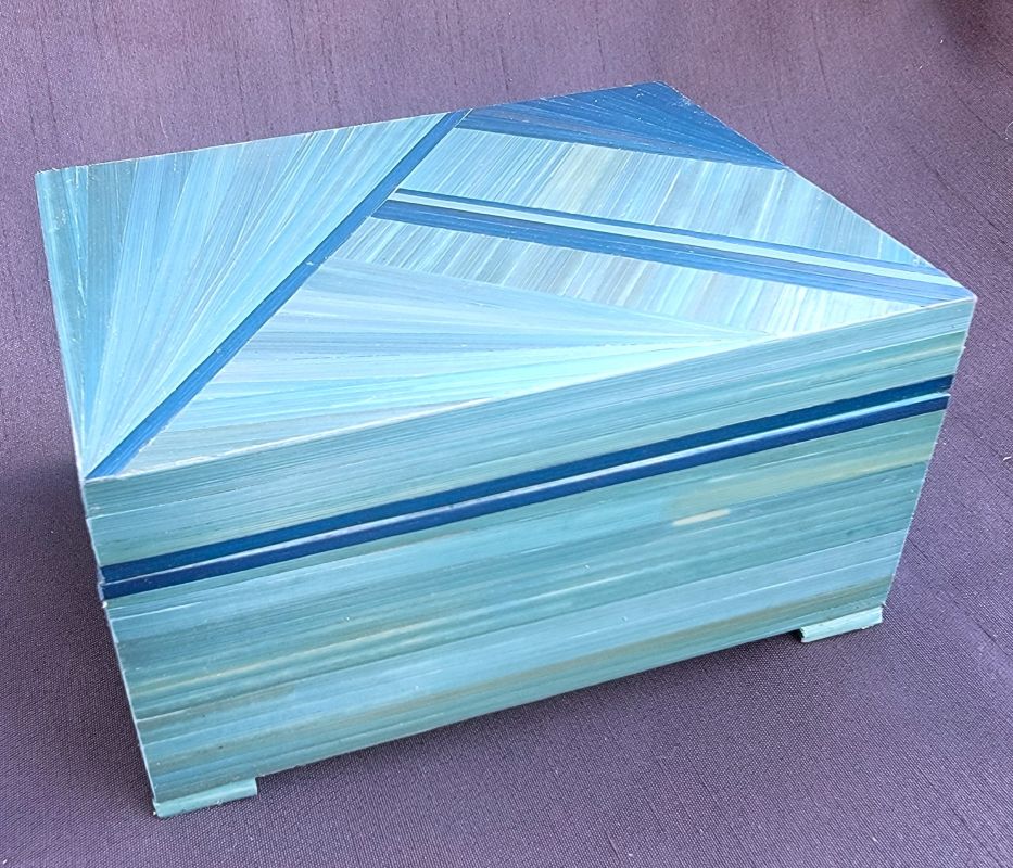 Boite en marqueterie de paille