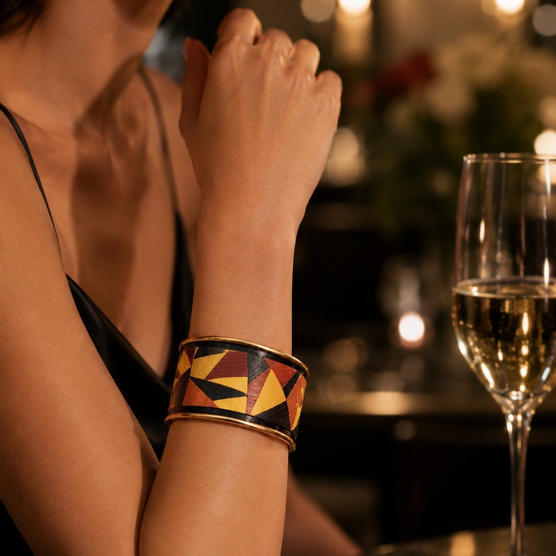Bracelet sur une femme en soirée